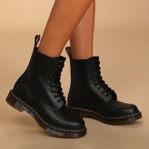 DR. MARTENS 1460 Boots